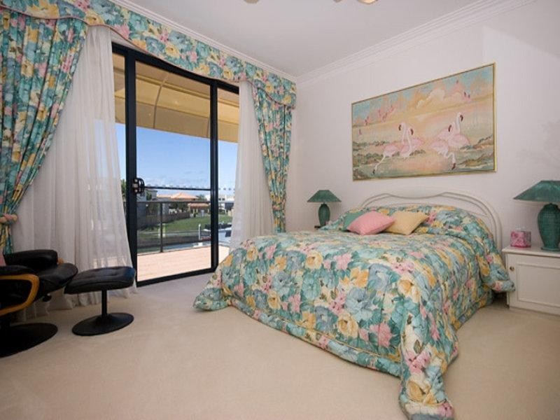 7 The Peninsula, Sovereign Islands QLD 4216