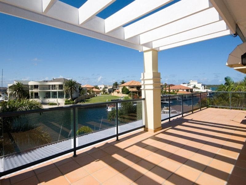 7 The Peninsula, Sovereign Islands QLD 4216