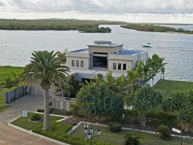 1 Knightsbridge Parade West, Paradise Point QLD 4216