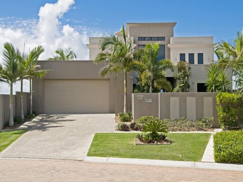 1 Knightsbridge Parade West, Paradise Point QLD 4216