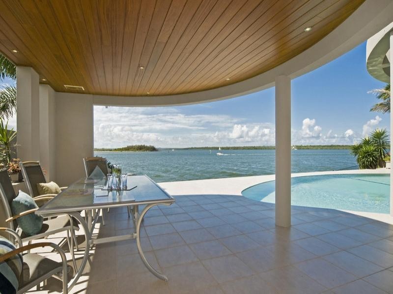 1 Knightsbridge Parade West, Paradise Point QLD 4216