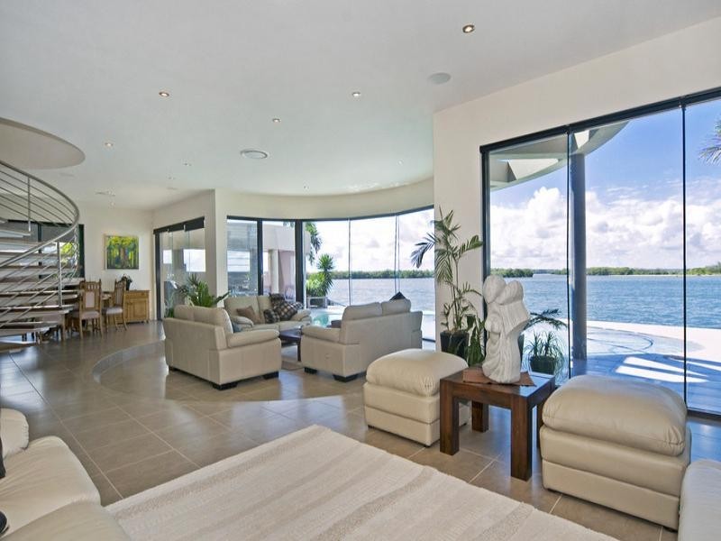 1 Knightsbridge Parade West, Paradise Point QLD 4216