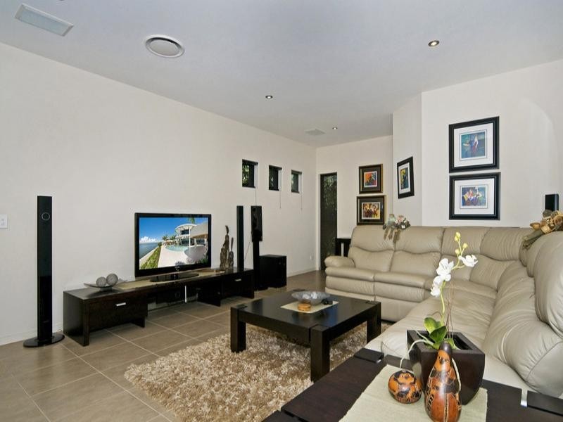 1 Knightsbridge Parade West, Paradise Point QLD 4216