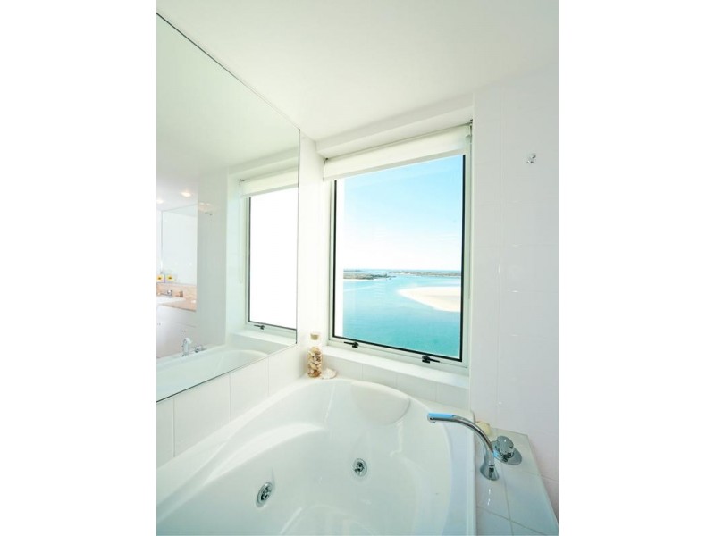 60/326 marine Parade, Labrador QLD 4215