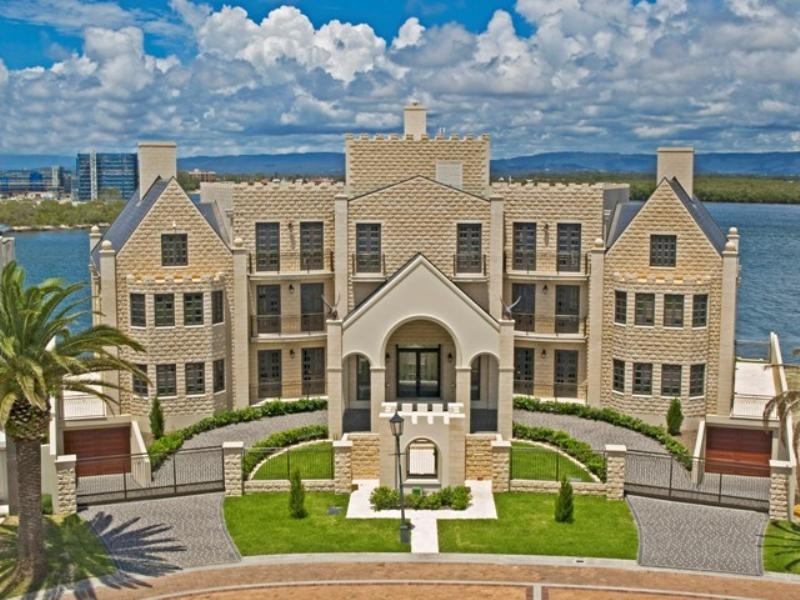 55 Knightsbridge Parade West, Paradise Point QLD 4216