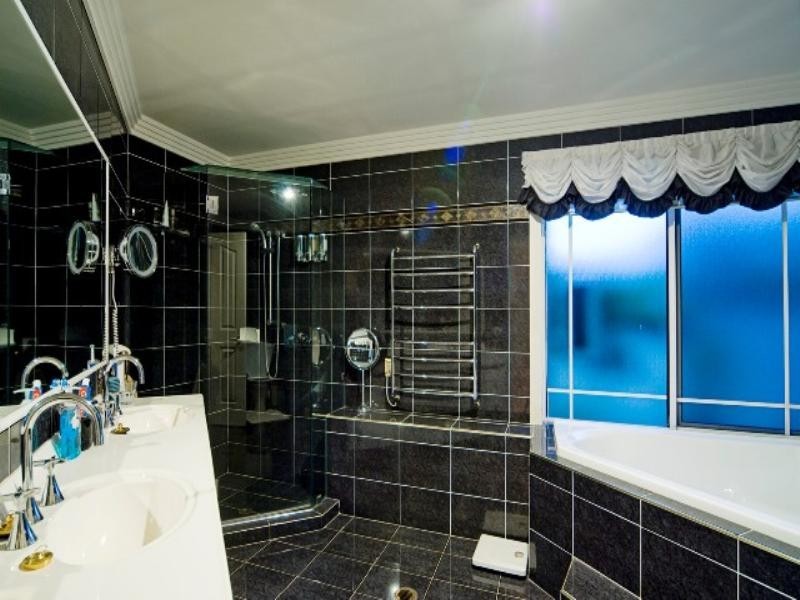 161 Pebble Beach Drive, Runaway Bay QLD 4216