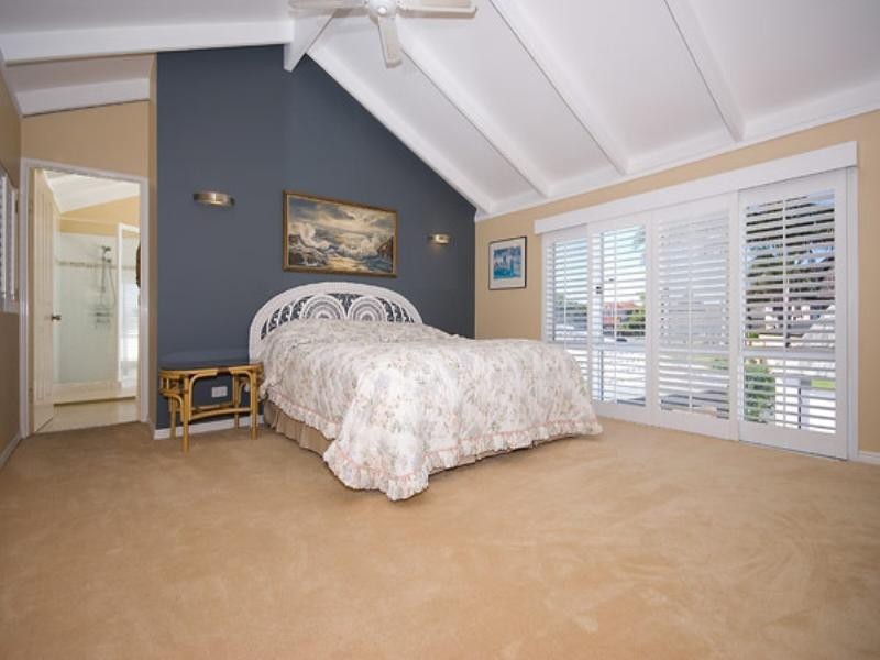 10 Huon Crescent, Runaway Bay QLD 4216