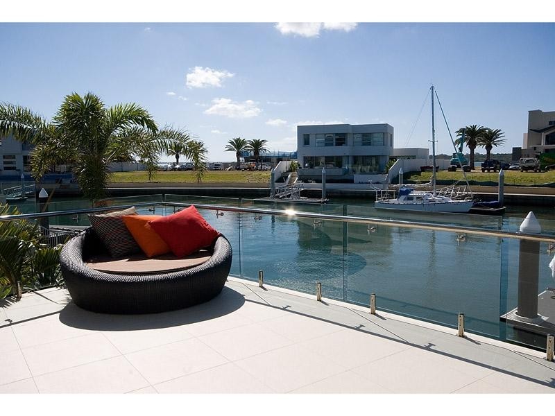 Sovereign Islands QLD 4216