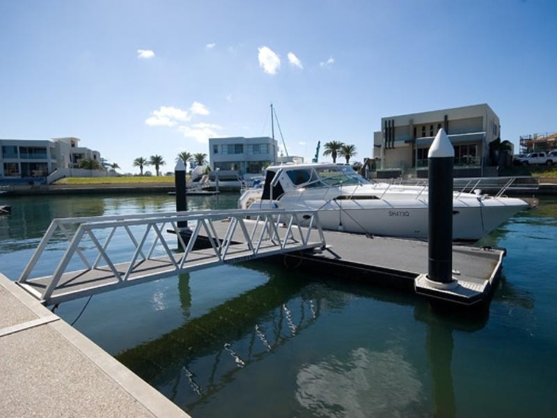 Sovereign Islands QLD 4216