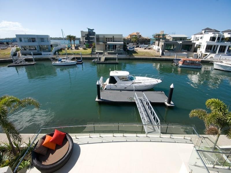 Sovereign Islands QLD 4216