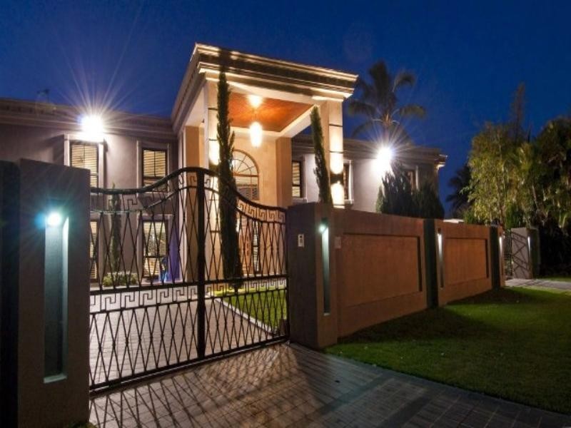 171 Monaco Street, Broadbeach Waters QLD 4218