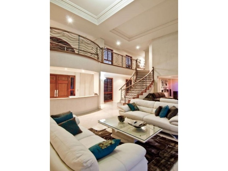 171 Monaco Street, Broadbeach Waters QLD 4218