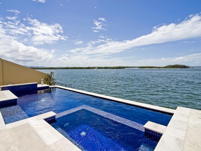 Sovereign Islands QLD 4216