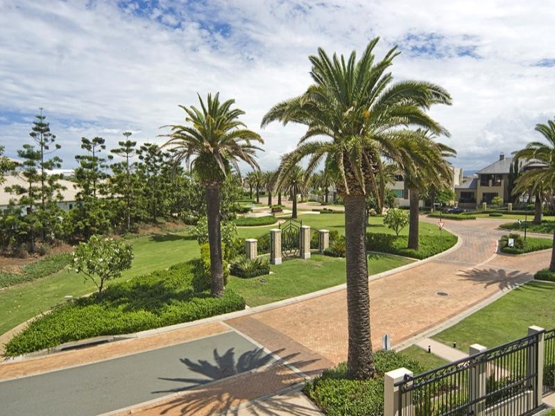 Sovereign Islands QLD 4216