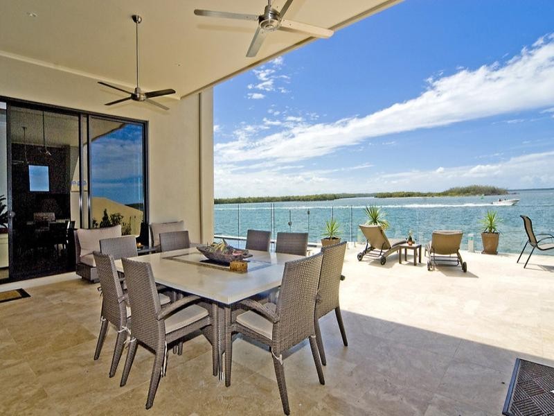 Sovereign Islands QLD 4216