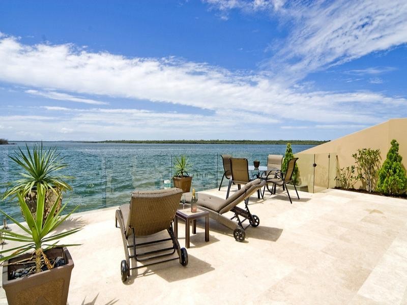 Sovereign Islands QLD 4216