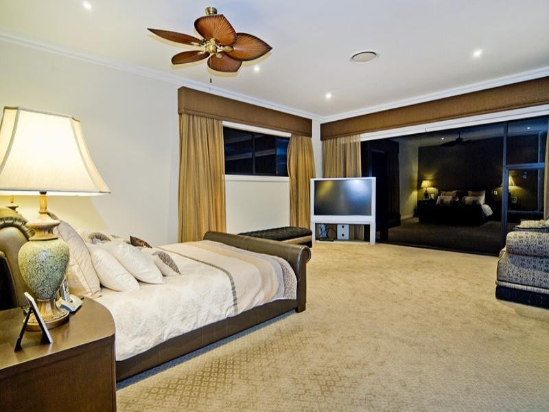 Sovereign Islands QLD 4216