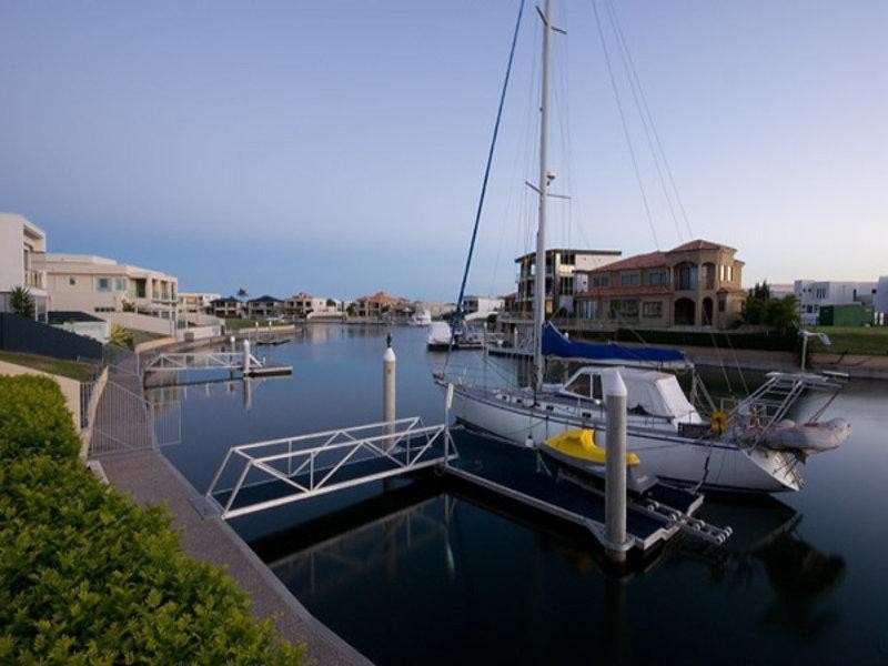 5 Royal Albert Crescent, Sovereign Islands QLD 4216