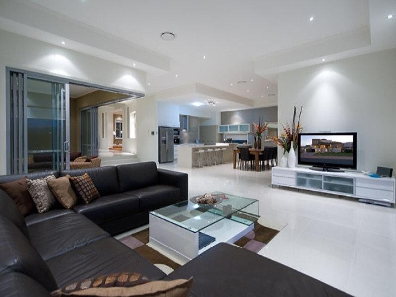 5 Royal Albert Crescent, Sovereign Islands QLD 4216