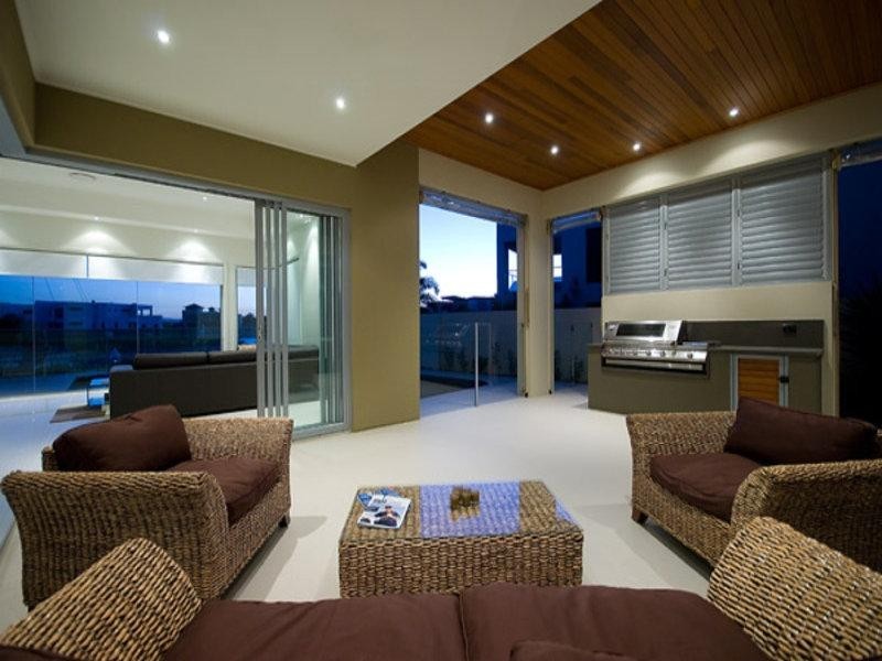 5 Royal Albert Crescent, Sovereign Islands QLD 4216