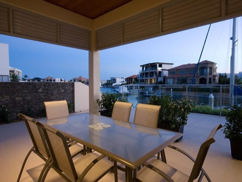 5 Royal Albert Crescent, Sovereign Islands QLD 4216