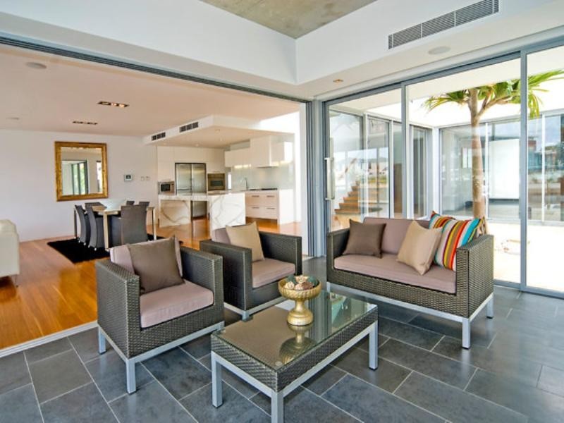 33 Knightsbridge Parade East, Paradise Point QLD 4216