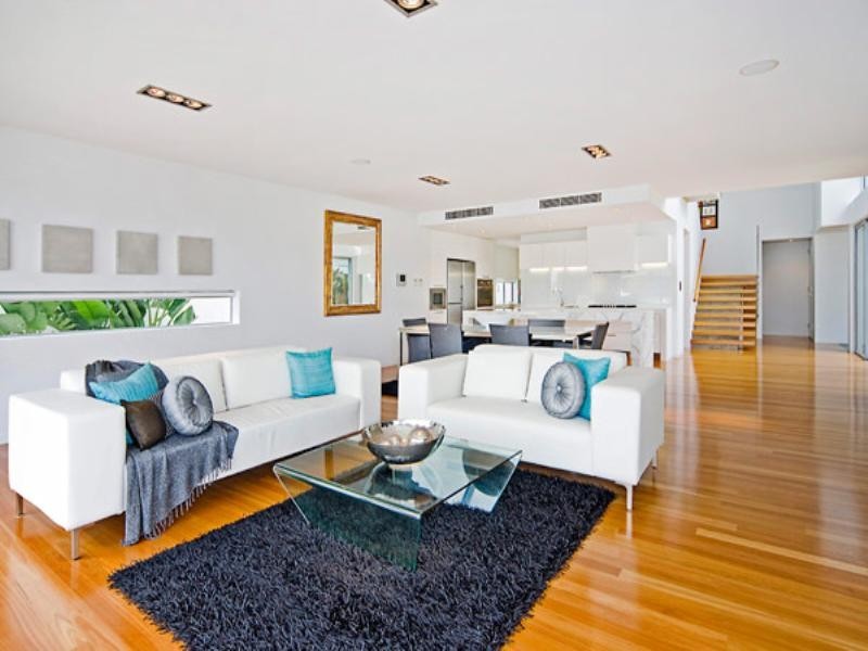 33 Knightsbridge Parade East, Paradise Point QLD 4216