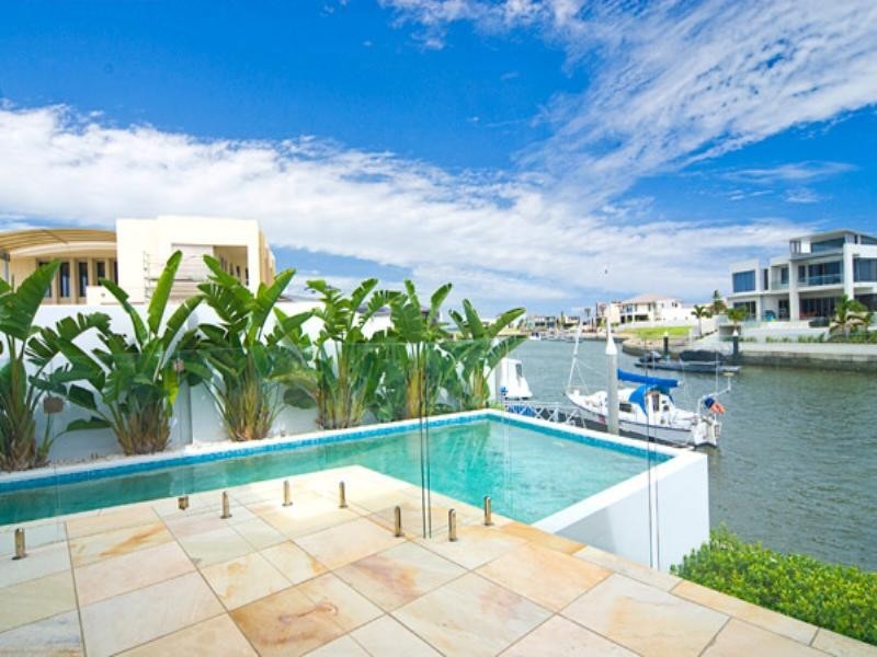 33 Knightsbridge Parade East, Paradise Point QLD 4216
