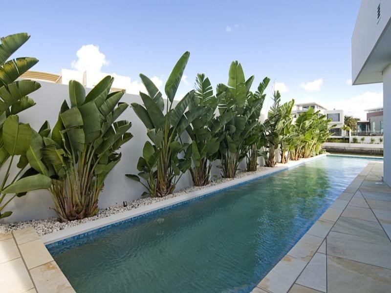 33 Knightsbridge Parade East, Paradise Point QLD 4216