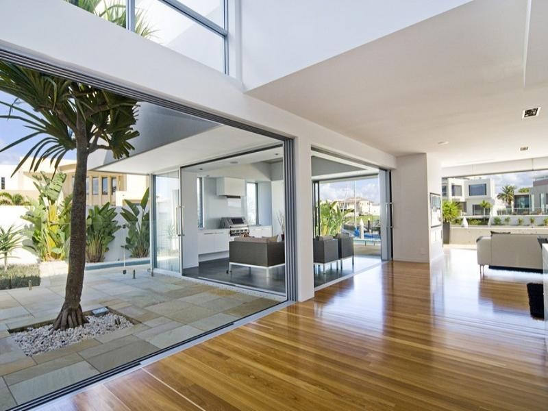 33 Knightsbridge Parade East, Paradise Point QLD 4216