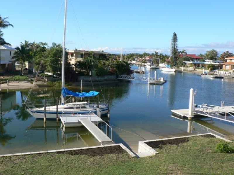 16 Dobel Avenue, Paradise Point QLD 4216