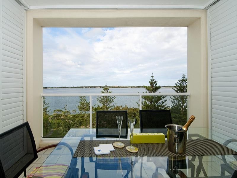 602/212 Marine Parade, Labrador QLD 4215