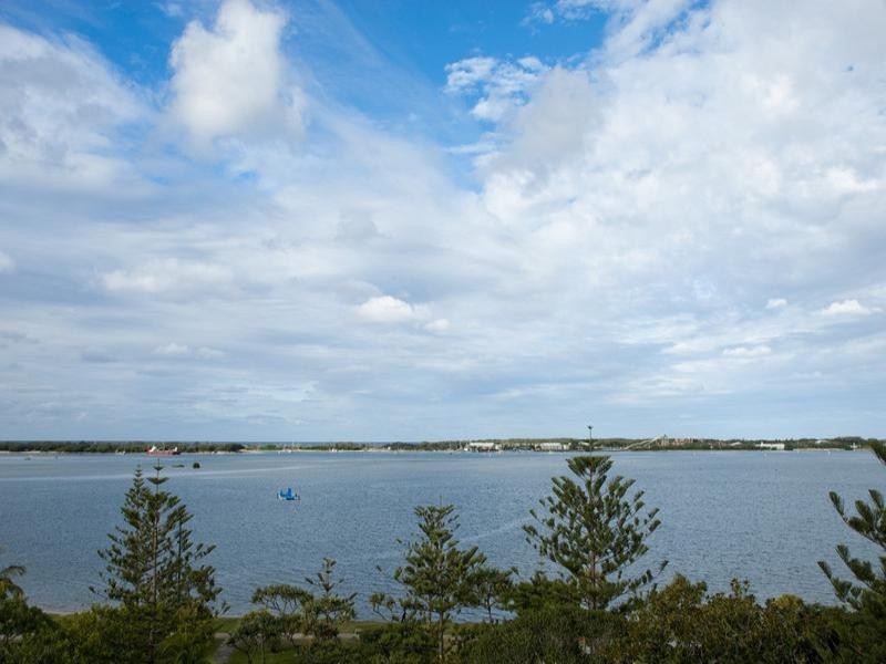 602/212 Marine Parade, Labrador QLD 4215