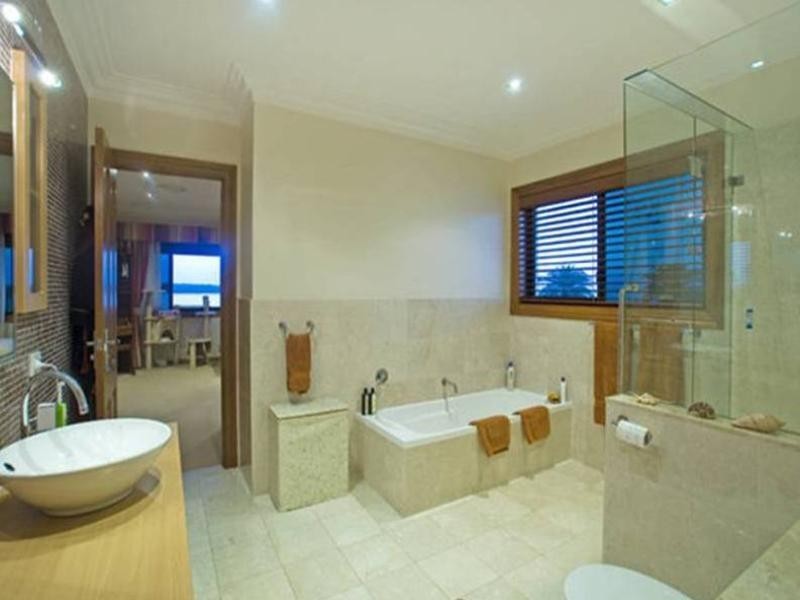 Paradise Point QLD 4216