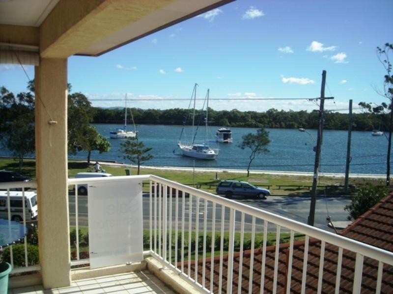 15 Esplanade West, Paradise Point QLD 4216