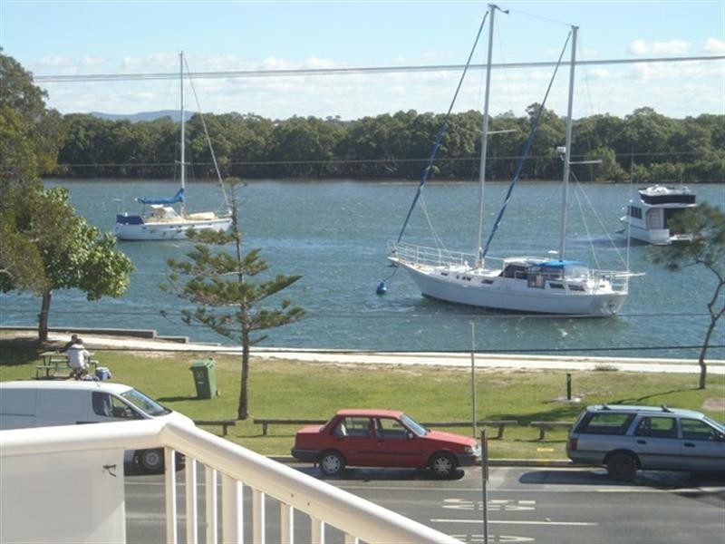15 Esplanade West, Paradise Point QLD 4216