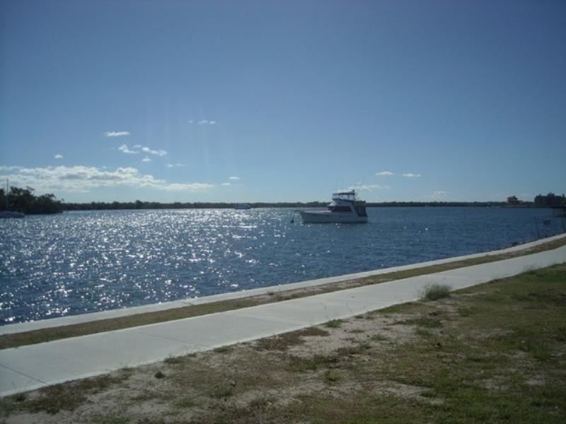 15 Esplanade West, Paradise Point QLD 4216