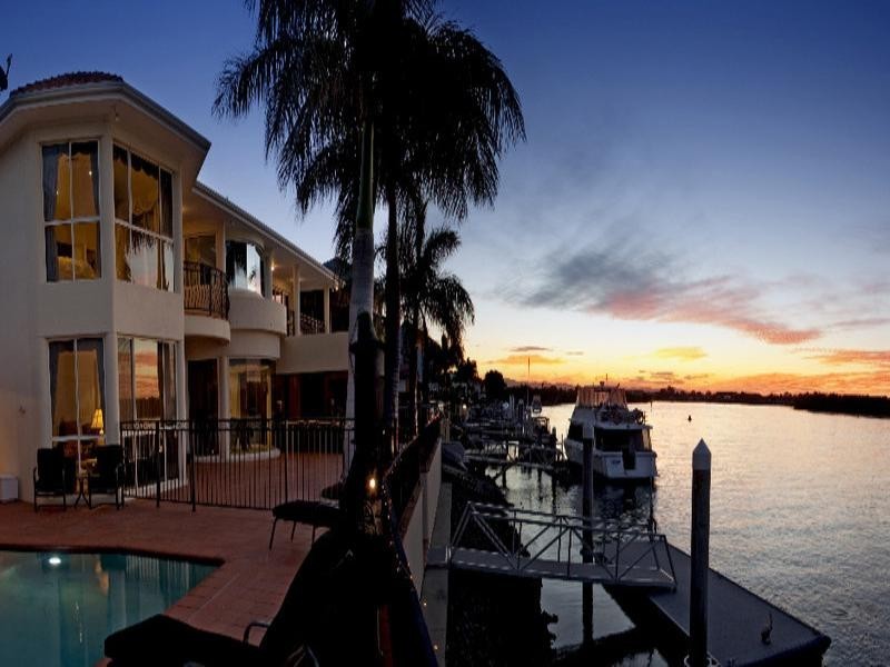 3 Arrowsmith Court, Paradise Point QLD 4216