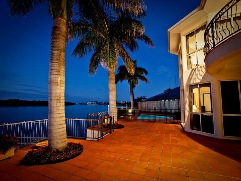 3 Arrowsmith Court, Paradise Point QLD 4216