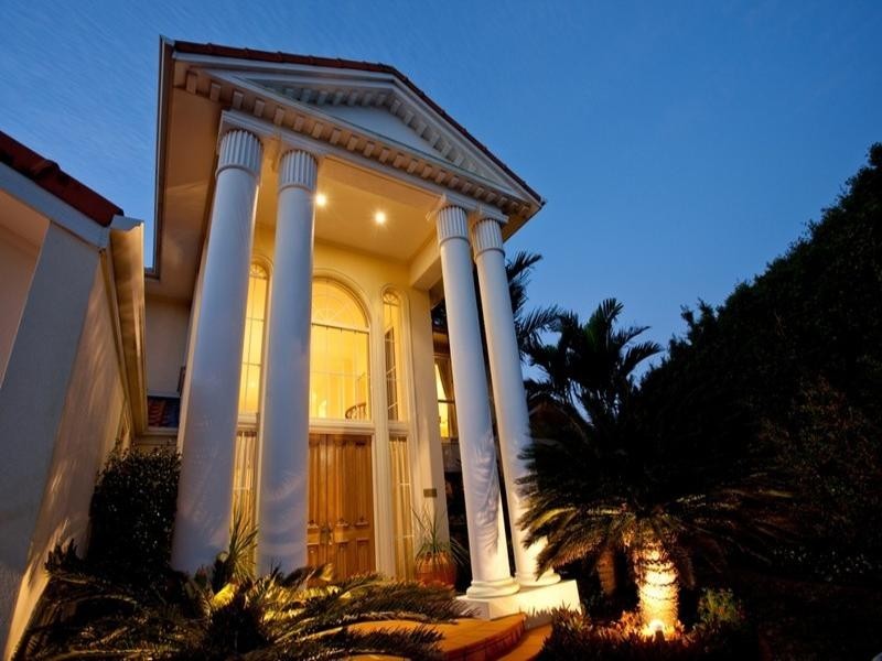 3 Arrowsmith Court, Paradise Point QLD 4216