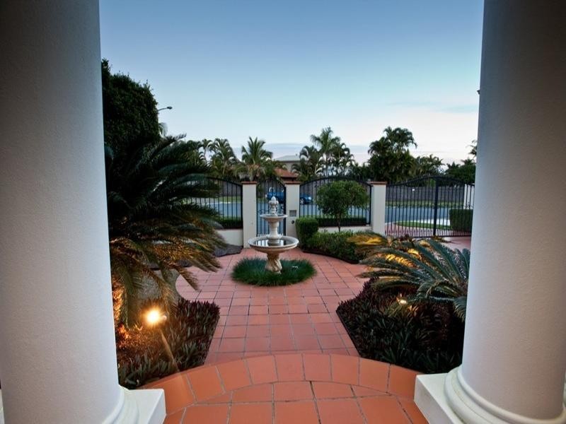 3 Arrowsmith Court, Paradise Point QLD 4216