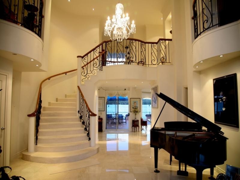 3 Arrowsmith Court, Paradise Point QLD 4216