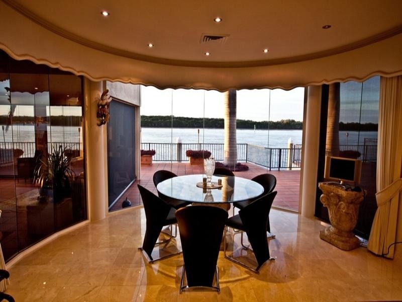 3 Arrowsmith Court, Paradise Point QLD 4216