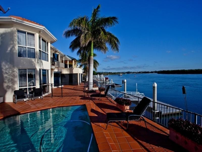 3 Arrowsmith Court, Paradise Point QLD 4216