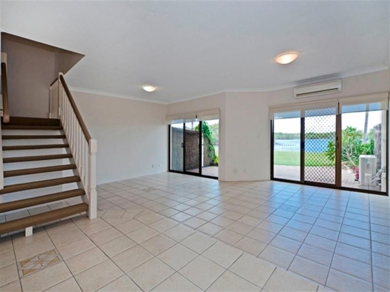 10/81 Boykambil Esplanade, Hope Island QLD 4212