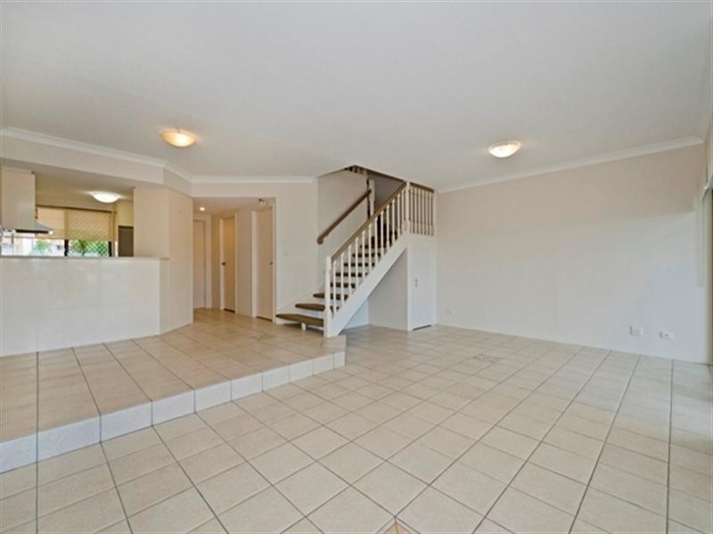 10/81 Boykambil Esplanade, Hope Island QLD 4212