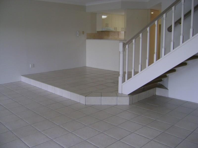 10/81 Boykambil Esplanade, Hope Island QLD 4212