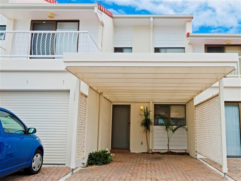 10/81 Boykambil Esplanade, Hope Island QLD 4212