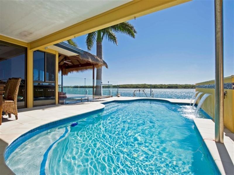 13 Beardsley Court, Paradise Point QLD 4216