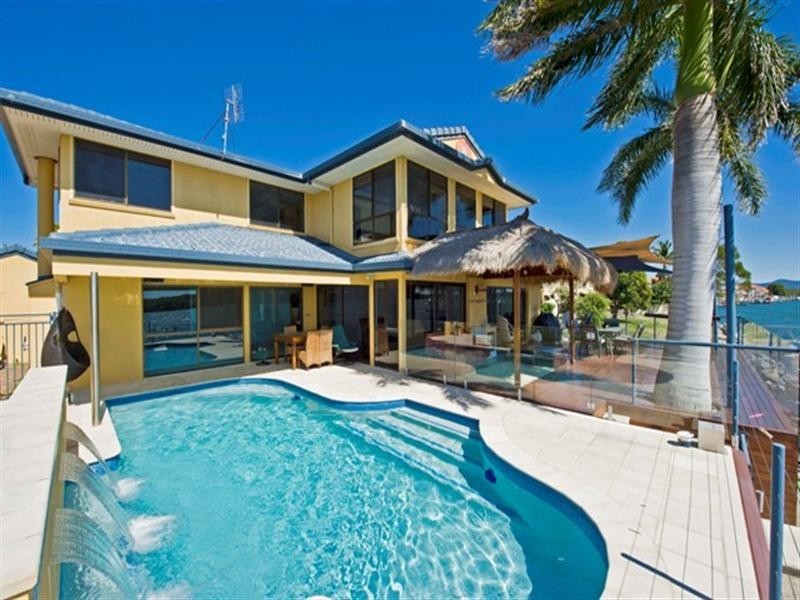 13 Beardsley Court, Paradise Point QLD 4216
